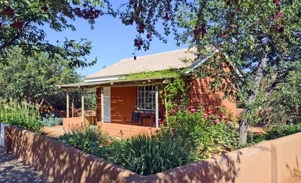 Damaraland: Damara Mopane Lodge