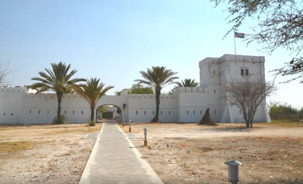 Etosha Oost: Namutoni Camp