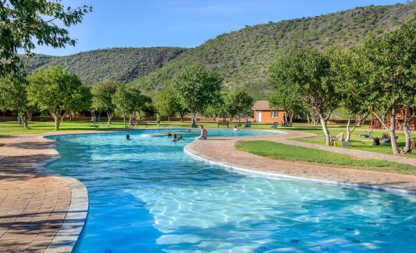 Damaraland: Damara Mopane Lodge