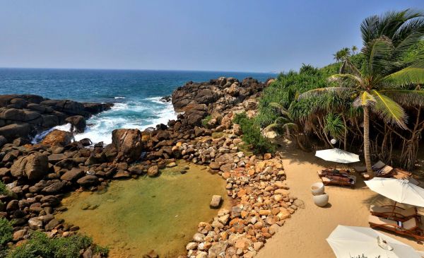 Unawatuna: Thaproban Pavilion Waves