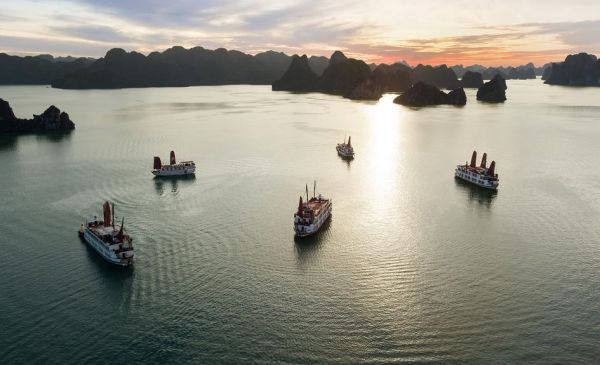 Halong Bay: Glory Legend Cruise