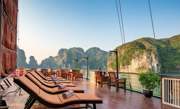 Halong Bay: Pelican Classic Cruise