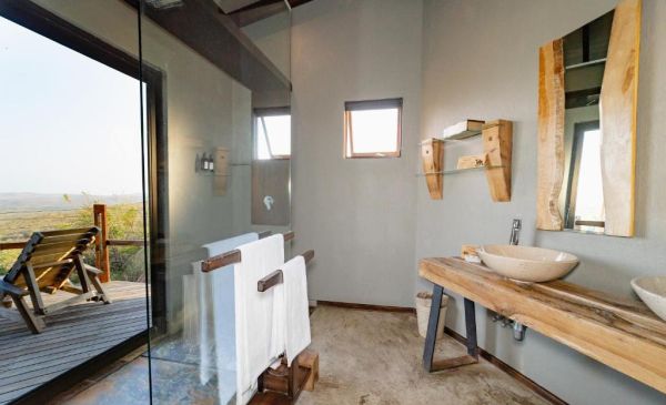 Hluhluwe: Rhino Ridge Safari Lodge